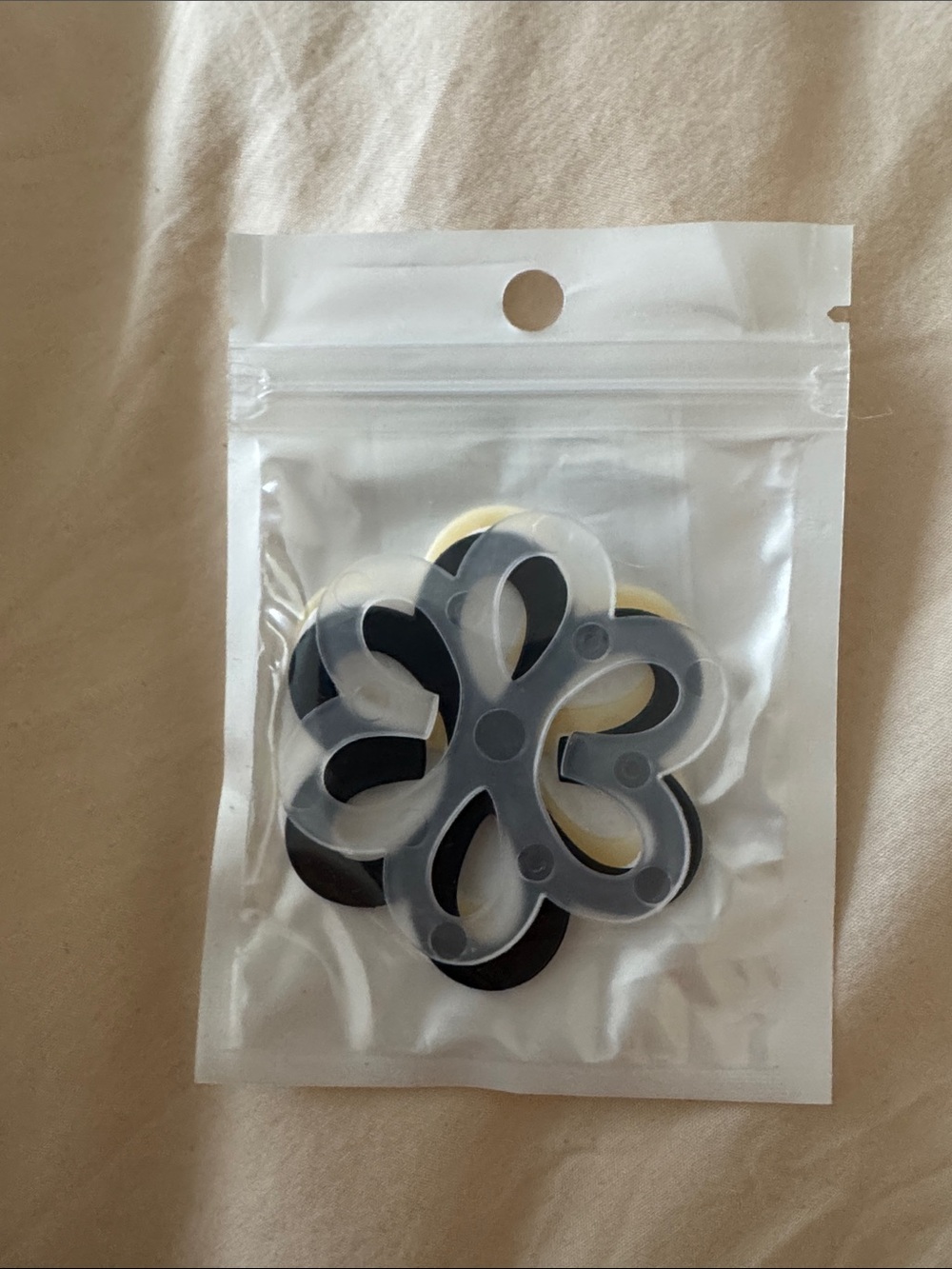 Flower-Shaped Cable Organizer Set in Gray and Black
